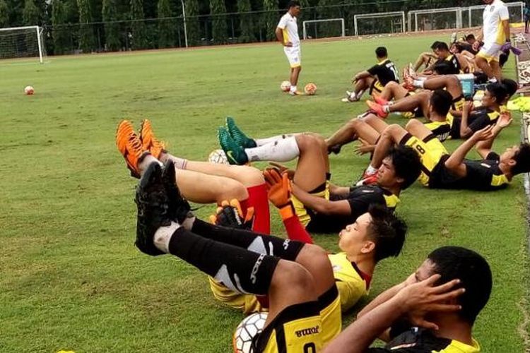 Mitra Kukar saat mengelar latihan di Stadion UNY persiapan menghadapi Persegres Gresik di laga Piala Presiden 2017