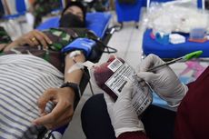 PMI Makassar Hadiahkan Minyak Goreng kepada Donor Darah Selama Ramadhan