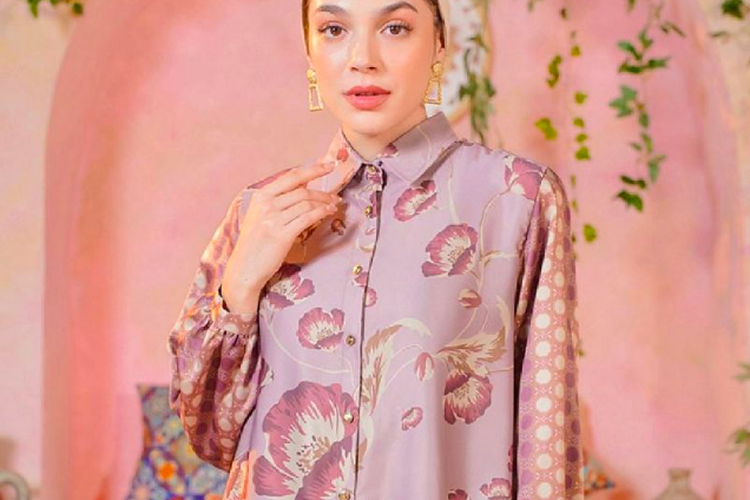 Haifa Blouse dari Heaven Lights, model baju Lebaran untuk non hijab