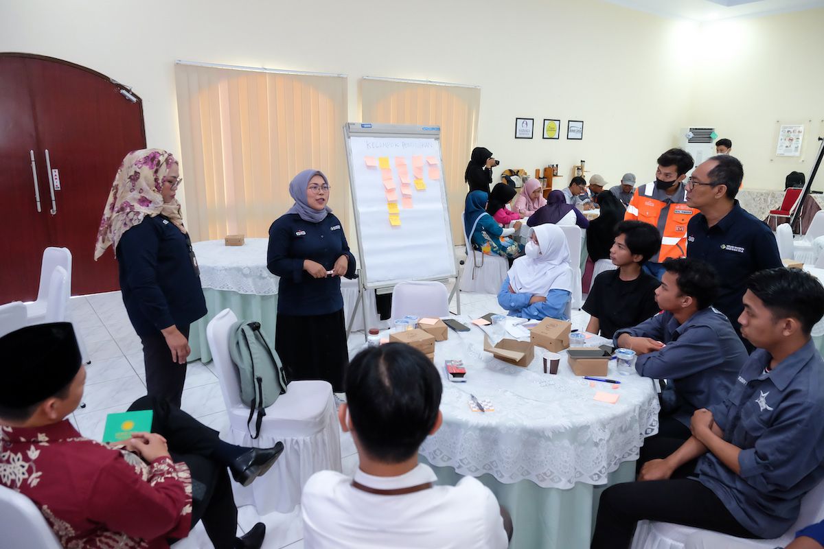 PT Solusi Bangun Indonesia Tbk (SBI) Pabrik Narogong menggelar forum group discussion (FGD) yang dihadiri perwakilan masyarakat sekitar, dan para pemangku kepentingan.