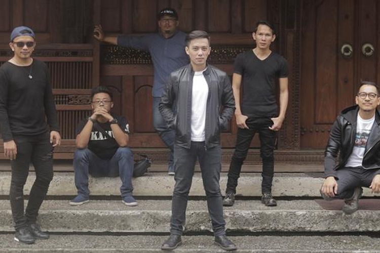 Grup band The Titans berpose di Bentara Budaya Jakarta, Rabu (23/3/2016). The Titans sedang mempromosikan single terbaru mereka berjudul Kamu.