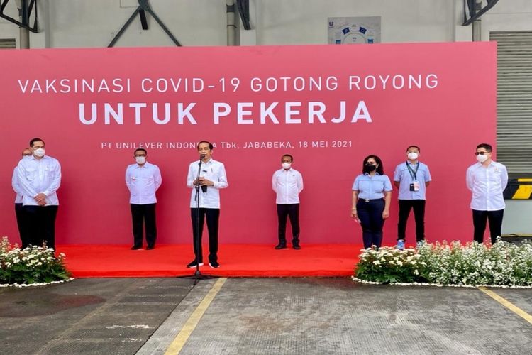 Arsjad Rasjid ikut dampingi Presiden Jokowi dan Ketua Umum Kadin dalam pelaksanaan perdana program Vaksinasi Gotong Royong, Selasa (18/5/2021).