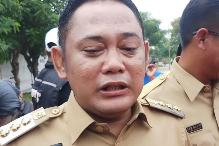 Plt Bupati Bekasi, Eka Supriatmaja, saat ditemui di Desa Buni Bakti, Babelan, Kabupaten Bekasi, Senin (25/2/2019).