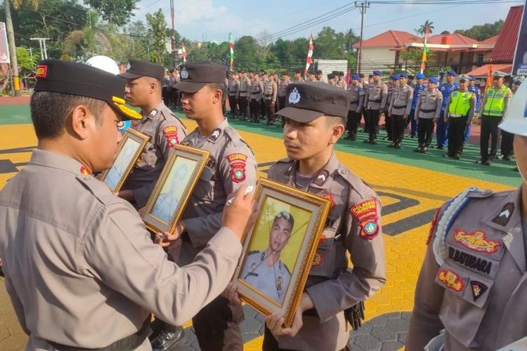 Tiga orang anggota polisi di jajaran Polresta Tanjungpinang diberhentikan secara tidak hormat alias dipecat karena melanggar kode etik profesi.
