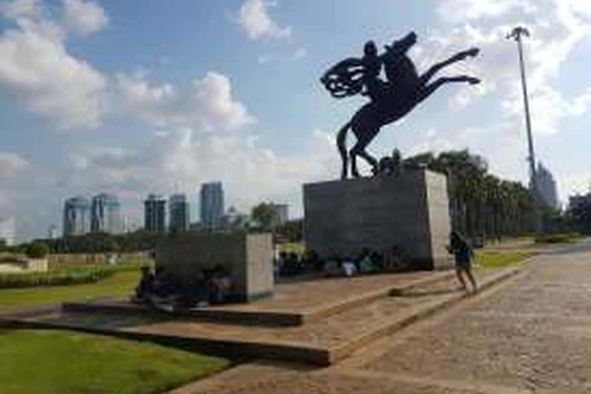 Patung Pangeran Diponegoro di Monumen Nasional (Monas), Jakarta Pusat. Lokasi ini jadi tempat favorit berburu Pokemon di daerah Monas saat siang hari.