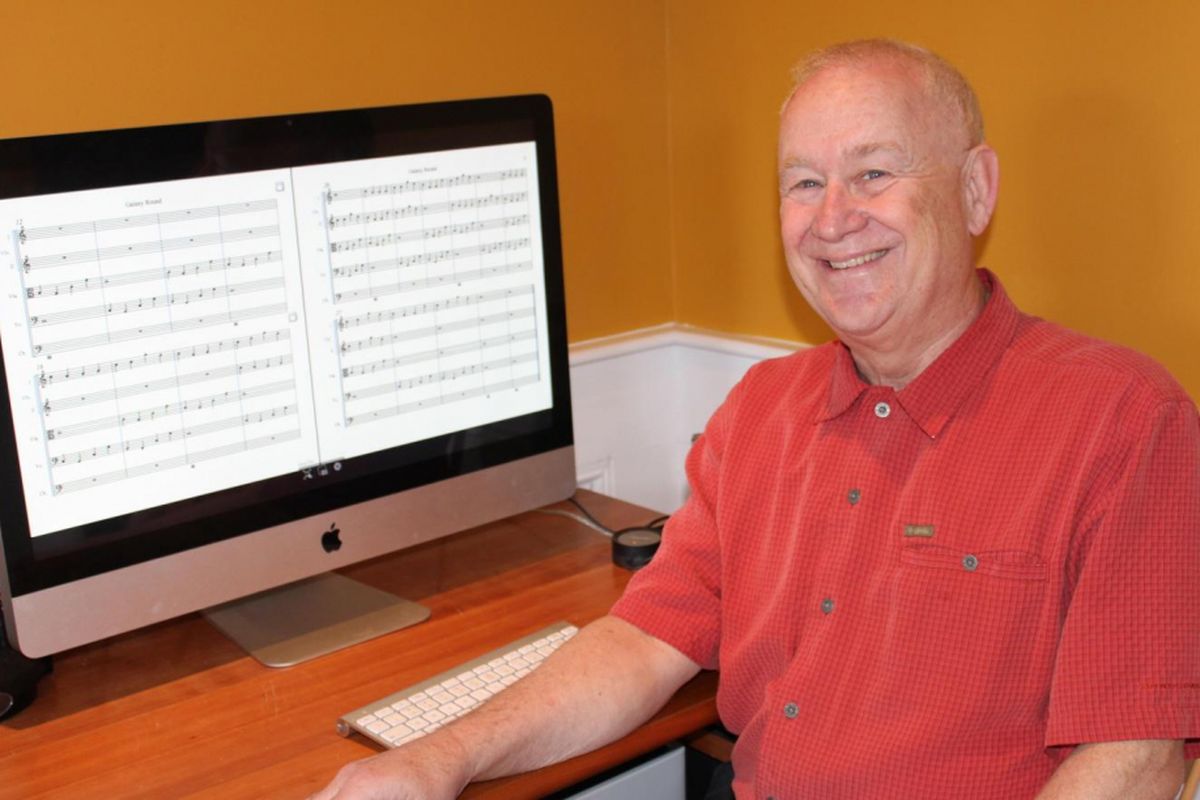 Astronom Mark Heyer bersama karya musik dari data pengamatan Bima Sakti.