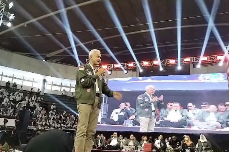Capres nomor urut 3, Ganjar Pranowo di DBL Arena, Surabaya, Sabtu (13/1/2024).