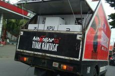 Kotak Suara Pemilu Diangkut Pakai Mobil Sampah di Makassar