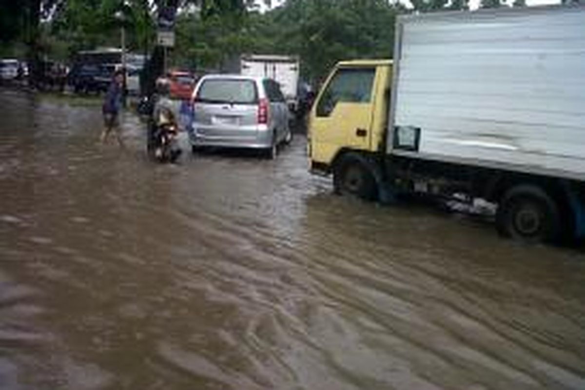 hujan di Jakarta Macet

Seorang 