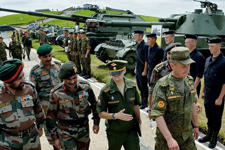 Foto ini diambil pada saat latihan bersama angkatan darat Rusia dan India pada September-Oktober 2016 di Primorsky, Rusia. 
