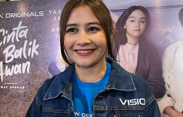 Aktris peran Prilly Latuconsina semakin menikmati peran barunya sebagai seorang produser film.