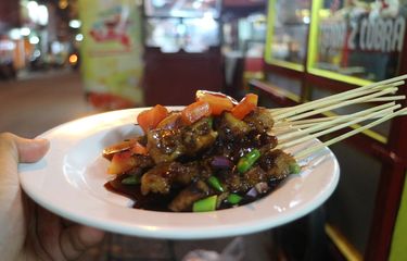 Kuliner Malam Ekstrem di Pasar Lama Tangerang, Sate Ular dan Biawak