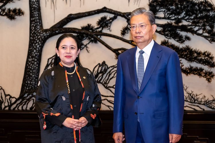 Ketua DPR RI Puan Maharani saat melakukan pertemuan bilateral dengan Ketua Parlemen Tiongkok Zhao Leji di Kompleks Gedung Great Hall of The People Tiongkok, Selasa (28/5/2024).
