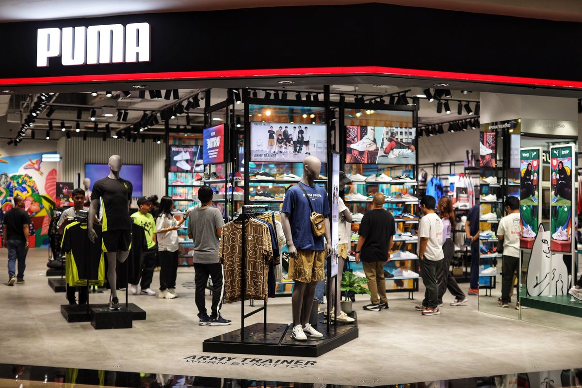 Merek perlengkapan olahraga asal Jerman, Puma resmi membuka toko di lokasi yang baru di Pondok Indah Mall (PIM) 2 Jakarta, Selasa (26/9/2023).
