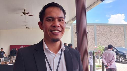 Foto Bareng Cabup, Oknum Guru di Sumbawa Terbukti Langgar Netralitas ASN