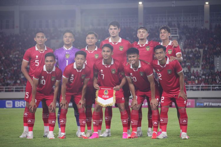 Para pemain Timnas U23 Indonesia berpose jelang laga Grup K Kualifikasi Piala Asia U23 2024 menghadapi Turkmenistan di Stadion Manahan, Solo, pada Selasa (12/9/2023) pukul 19.00 WIB. Artikel ini berisi Piala Asia U23 2023.