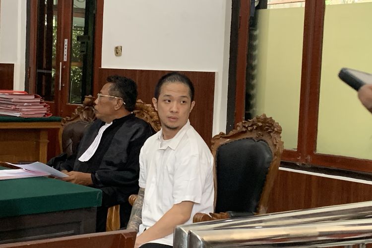 Curhat di Sidang, Eks Pegawai Bank di Surabaya Pakai Ganja 50 Gram untuk Hilangkan Stres