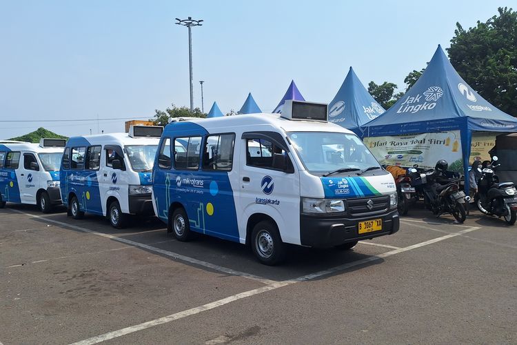 Lahan yang sempit menjadi penyebab belum adanya tempat menunggu yang layak untuk penumpang Jaklingko di Terminal Tanjung Priok, Jakarta Utara.