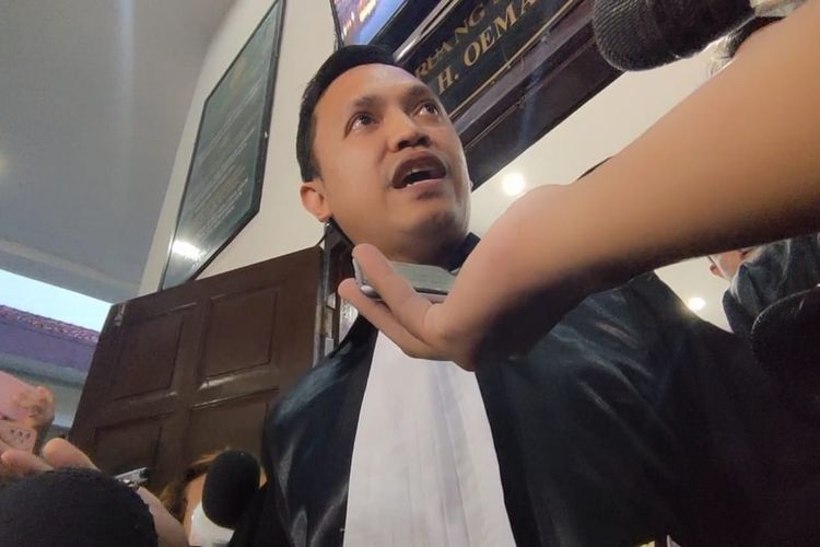 Kuasa hukum Bharada Richard Eliezer alias Bharada E, Ronny Talapessy ditemui di PN Jakarta Selatan, Selasa (25/10/2022) pasca persidangan.