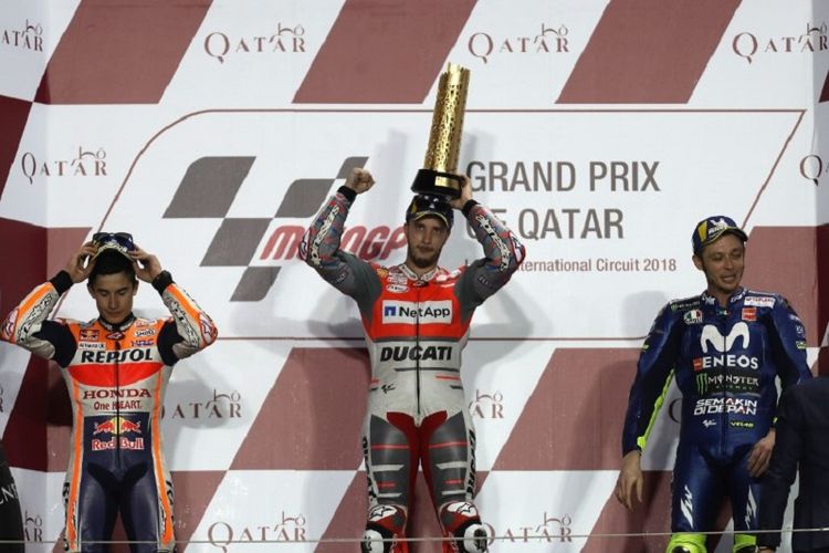 Andrea Dovizioso menjadi juara GP Qatar seusai unggul atas Marc Marquez dan Valentino Rossi pada balapan di Sirkuit Losail, Minggu (18/3/2018). 