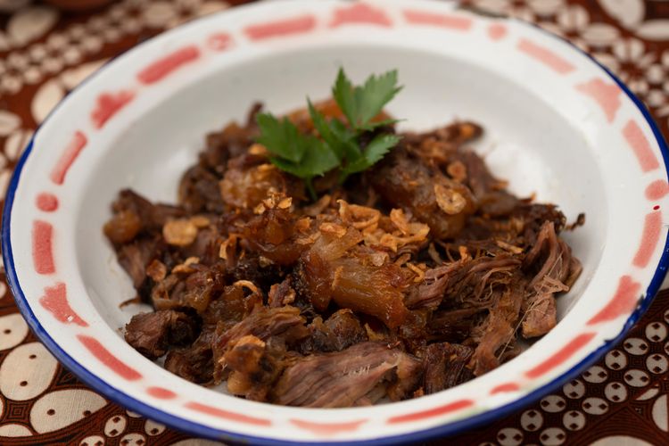 Ilustrasi gepuk daging sapi lengkuas untuk hidangan spesial saat Idul Adha.