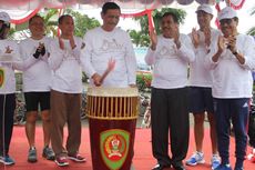 Menteri Luhut dan Puluhan Peserta TdM Bersepeda Keliling Ambon