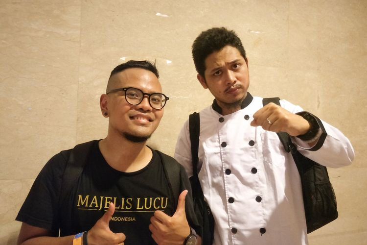Komika Tretan Muslim dan Coki Pardede usai tampil di panggung Local Stand Up Day 2019 di Ballroom Kuningan City, Jakarta Selatan, Sabtu (16/3/2019) dini hari. 