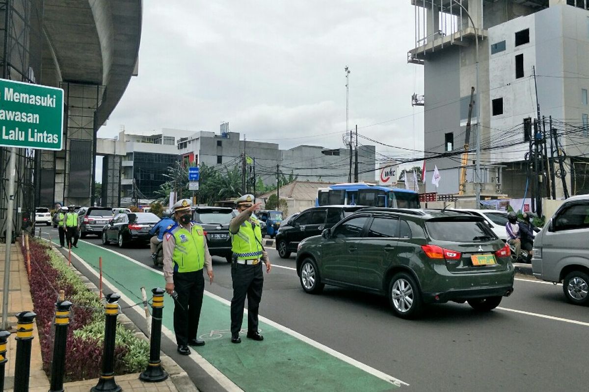 Operasi Zebra Jaya resmi telah diterapkan di seluruh wikayah hukum Polda Metro Jaya, tak terkecuali Jakarta Selatan.  Operasi Zebra Jaya 2021 digelar sepanjang 14 hari terhitung sejak Senin (15/11/2021) hingga 24 November 2021. 