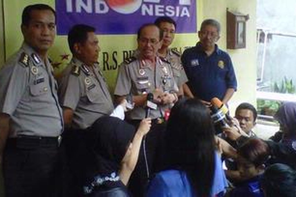 Rumah Sakit Bhayangkara TK I Raden Said Sukanto, Polri, Kramat Jati, Jumat (11/5/2012) pukul 10.00 WIB  mengadakan konferensi pers kepada wartawan terkait persiapan pelaksanaan identifikasi jenazah korban kecelakaan pesawat Shukoi di Gunung Salak, Bogor.