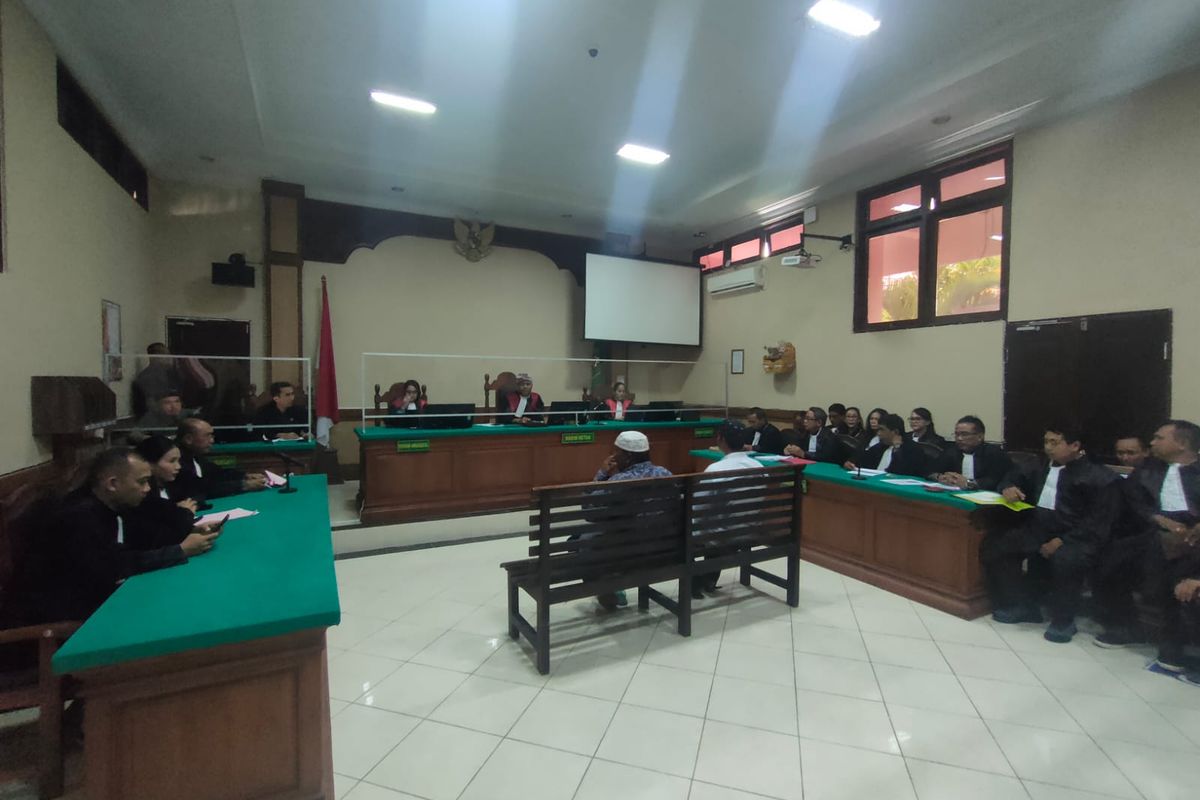 Dua orang warga Desa Sumberklampok, Kecamatan Gerokgak, Kabupaten Buleleng, Provinsi Bali, didakwa melakukan penodaan agama, Kamis (18/1/2024).