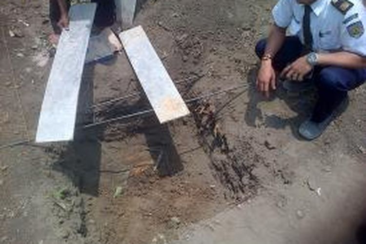 tiga buah mortir ditemukan di area kompleks Museum Kereta Api (KA) Ambarawa, Rabu (15/10/2014) siang.
