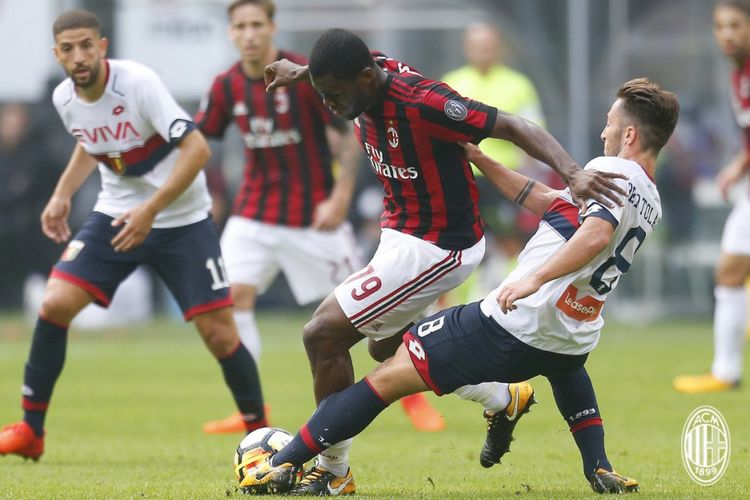 AC Milan bermain imbang melawan Genoa pada pertandingan pekan ke-9 Serie A di San Siro, Minggu (22/10/2017).