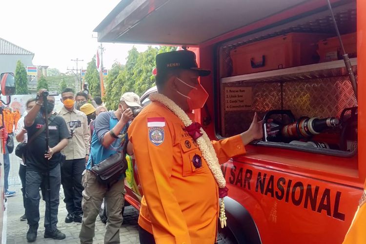 Kepala Basarnas Nasional, Marsekal Madya TNI Henry Alfandi saat mengunjungi Kantor Basarnas Ngaliyan, Semarang, Jawa Tengah, Senin (11/4/2022)