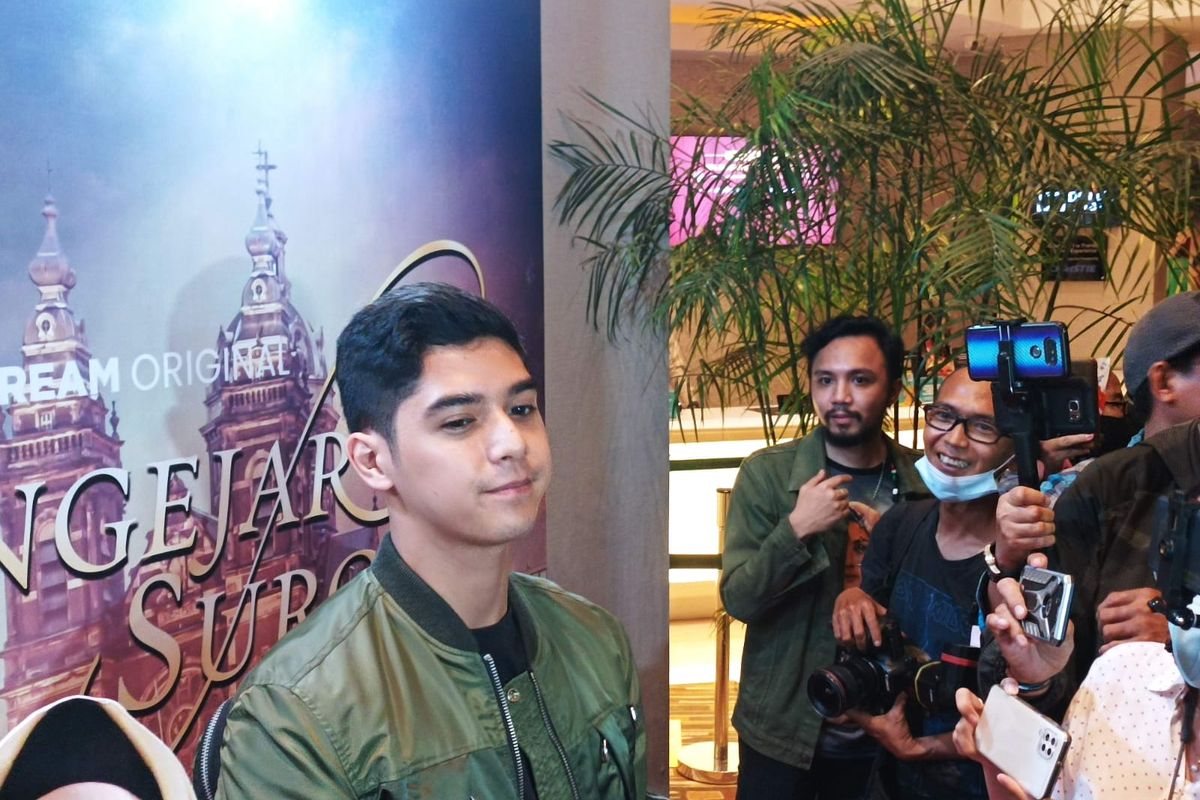 Aktor peran Al Ghazali membantah kabar soal dirinya sudah menikah secara siri dengan Alyssa Daguise. Putra sulung Ahmad Dhani tersebut mengatakan bahwa pernikahan itu hanya ada di dalam film terbarunya, Mengejar Surga.