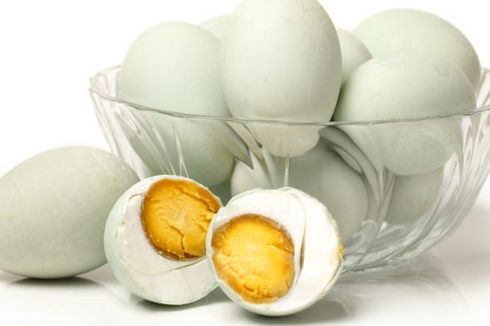 Kenapa Telur Asin Punya Stempel Khusus pada Cangkangnya?