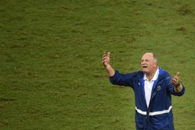 Salah satu ekspresi pelatih Brasil, Luis Felipe Scolari, pada pertandingan perempat final Piala Dunia, antara timnya dan Kolombia, di Estadio Castelao, Fortaleza, Jumat (4/7/2014).