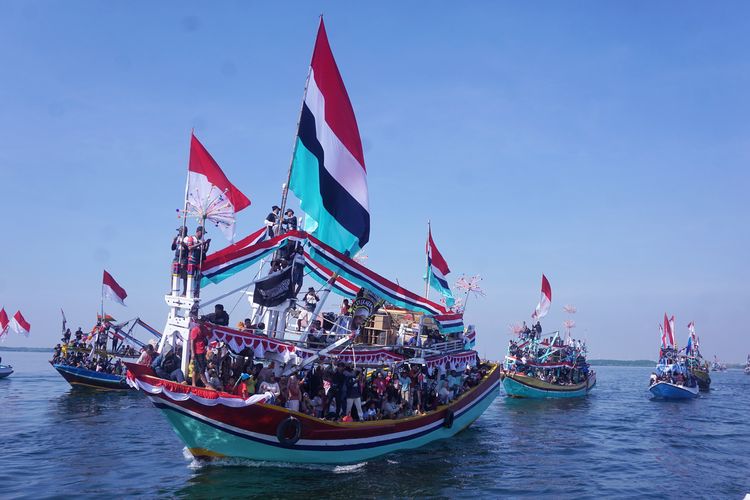 Nelayan Pasuruan Gelar Petik Laut, Berharap Pasokan Solar Lancar dan Hasil Tangkapan Melimpah