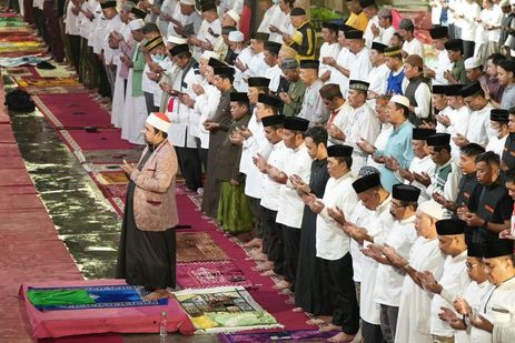 Ikuti Salat Subuh Berjemaah, Walkot Makassar Minta Warga Hindari Intimidasi Jelang Pilkada