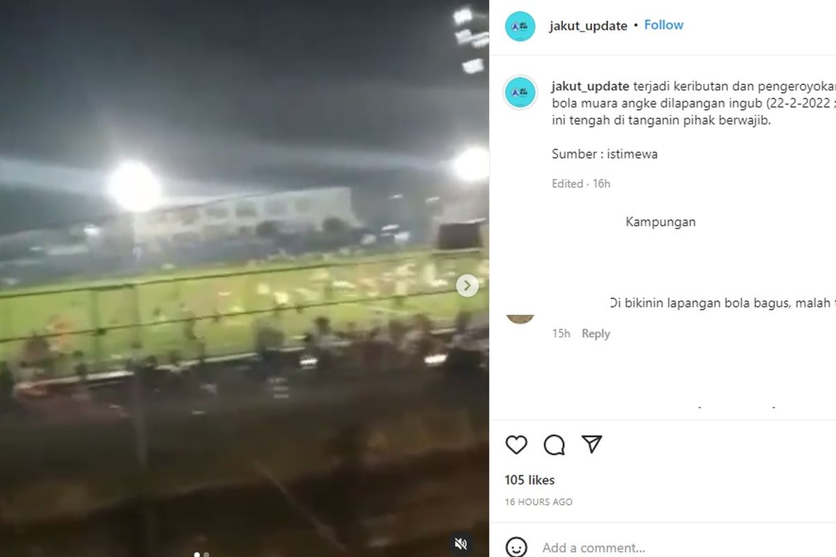 Keributan di Lapangan Ingub Muara Angke, Jakarta Utara, Selasa (22/2/2022). Keributan antarpemain merembet pada keributan lain yang menyebabkan aksi pengeroyokan.