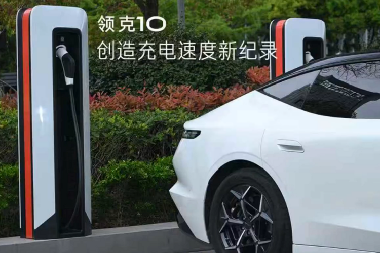 Geely Tantang BYD Isi Daya Baterai Mobil Listrik Tercepat Di Dunia