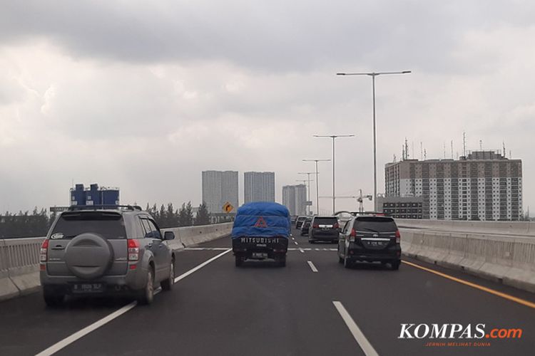 Pelanggaran lalu lintas di Tol Layang Jakarta-Cikampek