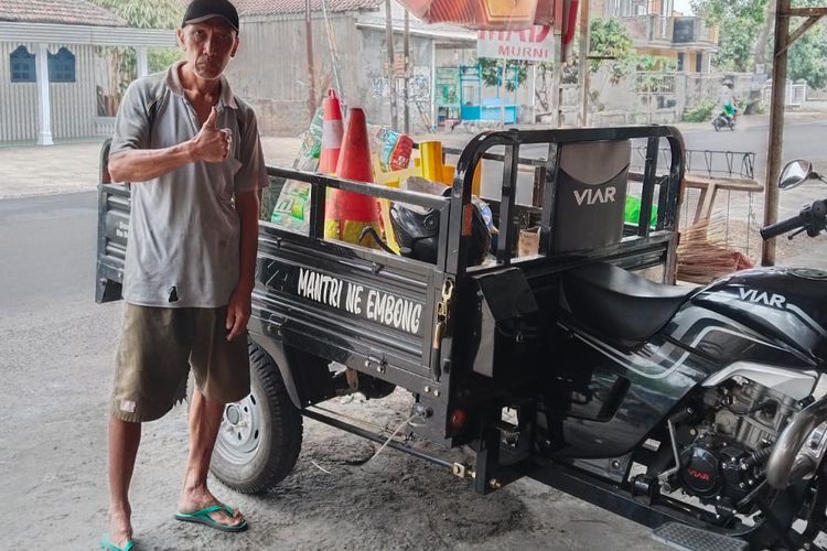 Cerita Heri Purnomo 26 Tahun Abdikan Diri Menambal Jalan di Kediri