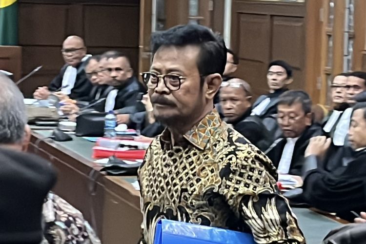Aliran uang korupsi syl, Mantan Menteri Pertanian (Mentan) Syahrul Yasin Limpo (SYL) dalam ruang sidang di Pengadilan Tindak Pidana Korupsi (Tipikor) pada Pengadilan Negeri (PN) Jakarta Pusat, Rabu (28/2/2024).