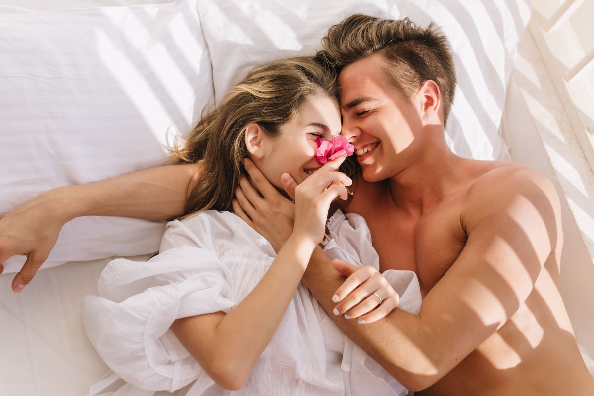Ilustrasi pasangan seks di pagi hari