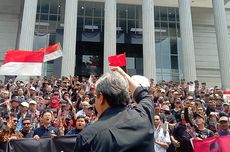 Jokowi Bahas Tambang di Istana Saat Rakyat Demo Kawal Putusan MK