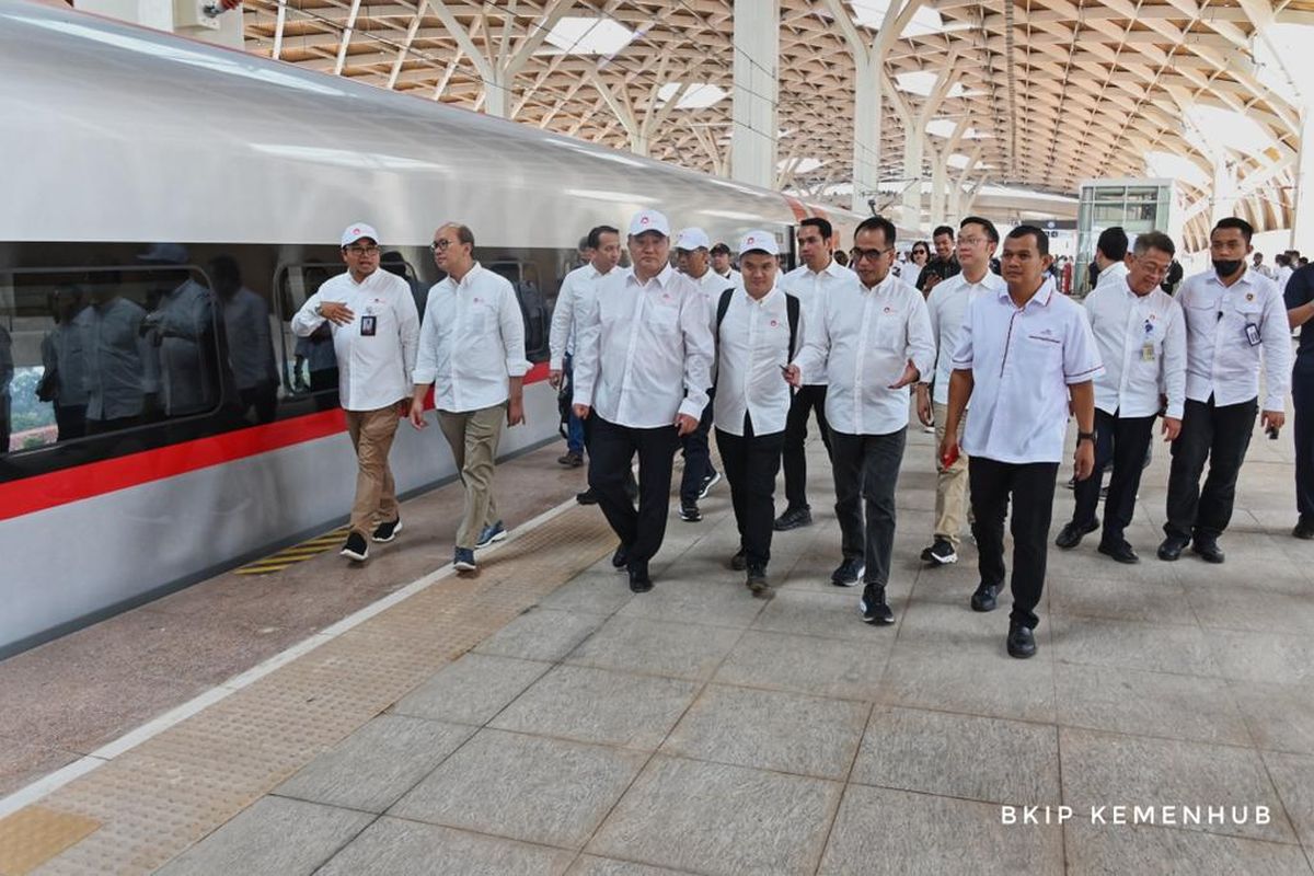 Menteri Perhubungan Budi Karya Sumadi, Sabtu (2/9), mengikuti uji coba Kereta Cepat Jakarta ? Bandung (KCJB).