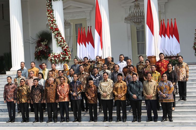 Presiden RI, Joko Widodo memperkenalkan menteri-menteri Kabinet Indonesia Maju dan pejabat setingkat menteri sebelum pelantikan di Istana Negara, Jakarta, Rabu (23/10/2019). Presiden RI Joko Widodo mengumumkan dan melantik Menteri-menteri Kabinet Indonesia Maju serta pejabat setingkat menteri.