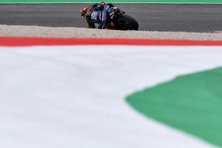 Fabio Quartararo saat sesi kualifikasi pada MotoGP Italia 2021. (Photo by Tiziana FABI / AFP)