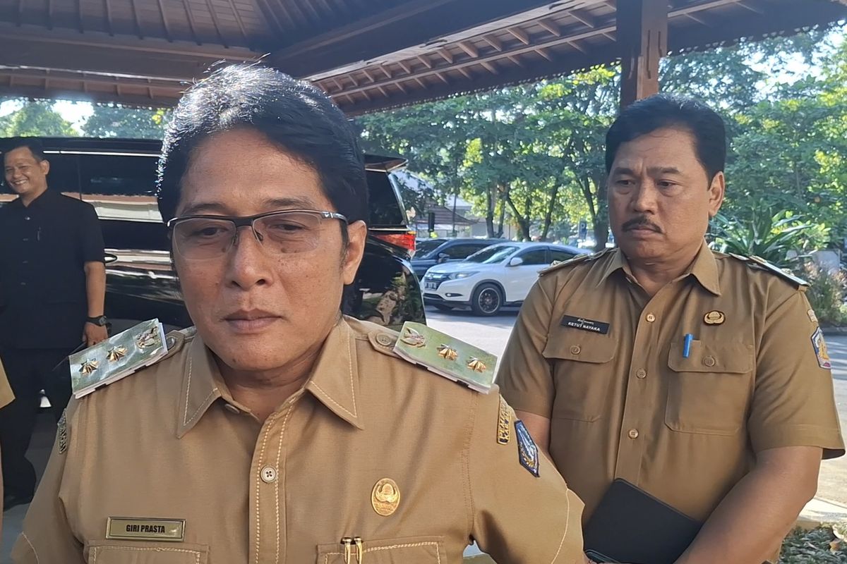 Wakil  Gubernur  Bali, I Nyoman Giri Prasta saat berbicara dengan wartawan di Kantor Gubernur  Bali pada Senin (24/2/2025). KOMPAS.COM/ Yohanes  Valdi Seriang Ginta