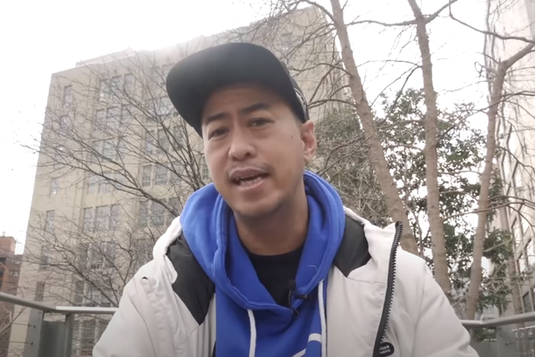 Pandji Pragiwaksono memutuskan terbang ke New York untuk merintis karier jadi komika di sana.